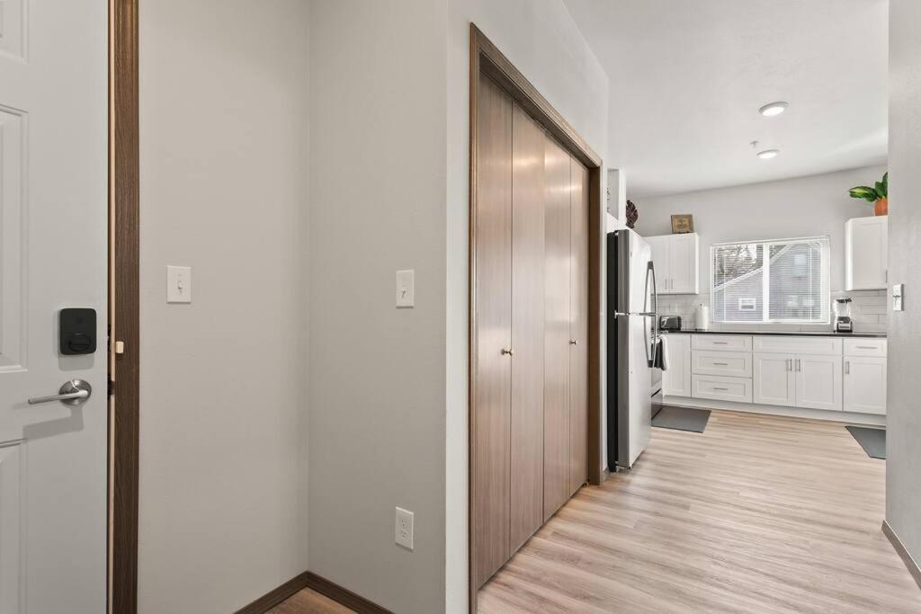スポーケンBrand New 2 Bed 2 Bath Near Perry District And Dtアパートメント エクステリア 写真
