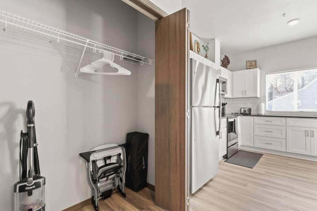 スポーケンBrand New 2 Bed 2 Bath Near Perry District And Dtアパートメント エクステリア 写真