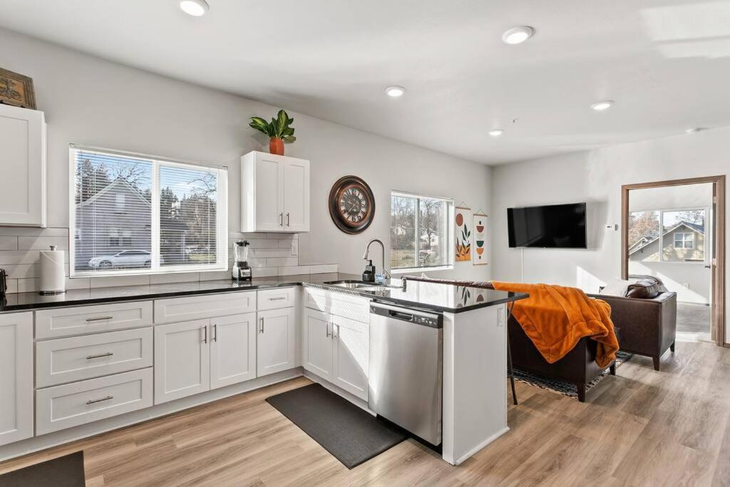 スポーケンBrand New 2 Bed 2 Bath Near Perry District And Dtアパートメント エクステリア 写真